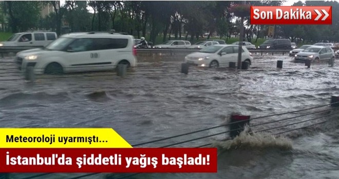 İstanbul'da şiddetli yağış başladı! Bir binaya yıldırım düştü