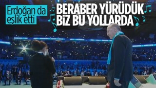 Cumhurbaşkanı Erdoğan, 'Beraber Yürüdük' şarkısına eşlik etti