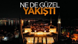 Ayasofya Camii'nde mahya yandı