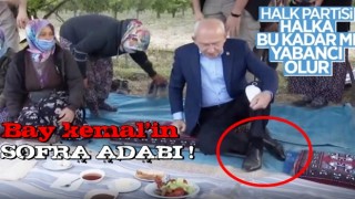 Kemal Kılıçdaroğlu, yer sofrasına ayakkabılarını çıkarmadan oturdu