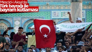 On binlerce Filistinli Mescid-i Aksa'da bayram namazı için kıyama durdu