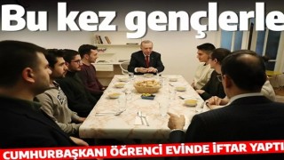 Cumhurbaşkanı Erdoğan, bir öğrenci evinde üniversite öğrencileriyle iftar yaptı