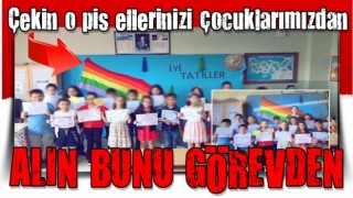 Sınıf öğretmeninden karne günü büyük rezillik: Çocukları LGBT paçavrasının önüne dizip fotoğraf çektirdi