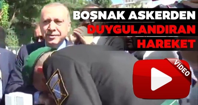 Boşnak asker Erdoğan'ın elini öptü