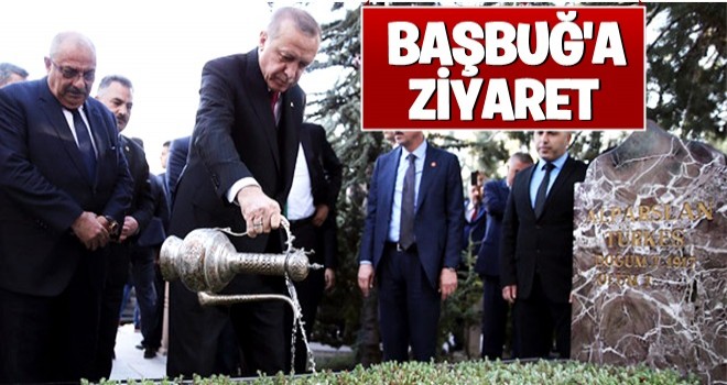 Erdoğan, Alparslan Türkeş'in kabrinde